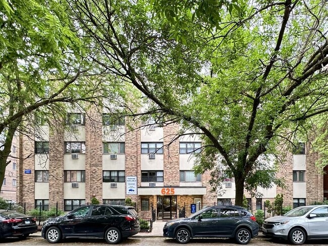 Building Photo - 650 W Wrightwood Ave