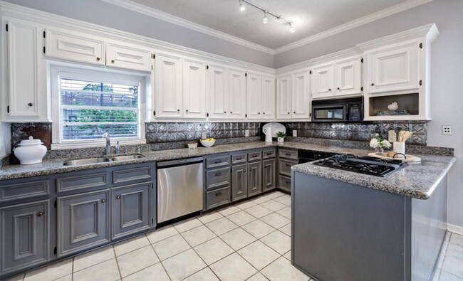 Building Photo - 3407 White Oak Dr