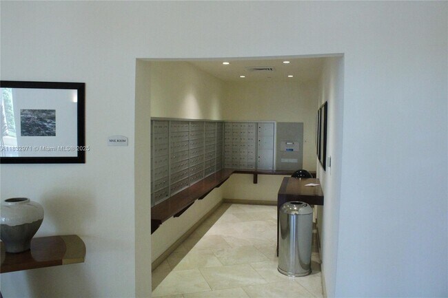 Building Photo - 2475 Brickell Ave