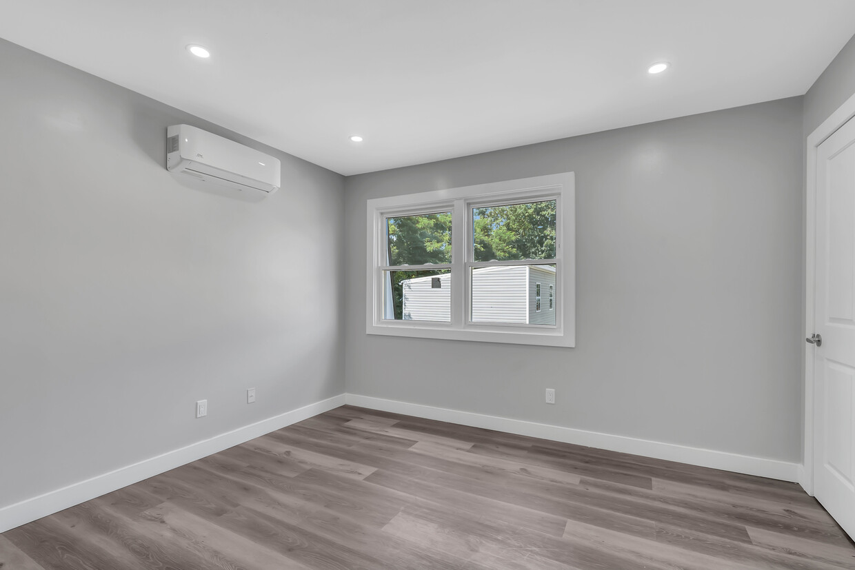LIVING ROOM - 1300 Fulton St