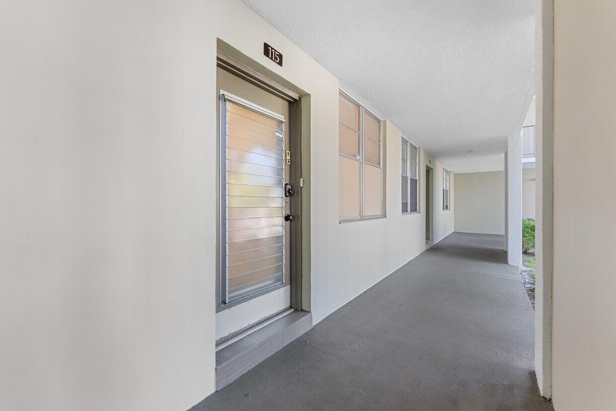 Foto principal - 2900 NW 48th Terrace
