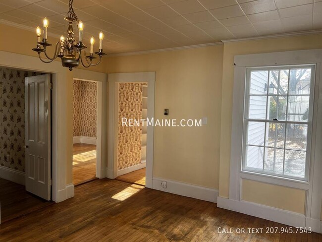 Building Photo - 92 Main Rd N