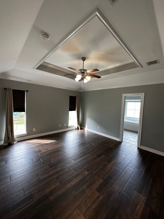 Building Photo - 4218 Parkridge Dr