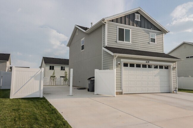 Building Photo - 419 W 720 S