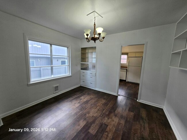 Building Photo - 911 16th Ave