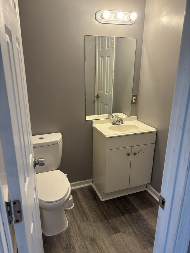 Foto del edificio - 559 Woodlawn Ave NW