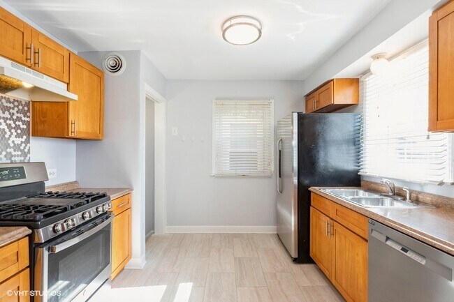 Foto del edificio - 10100 S Vernon Ave