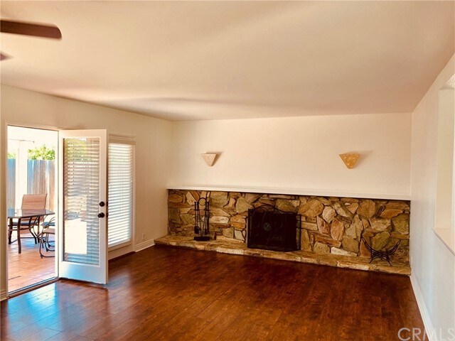 Foto del edificio - 25181 MacKenzie St