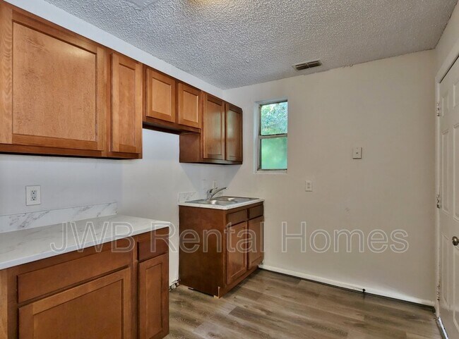 Photo - 1524 W 21st St Apartment