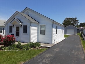 Building Photo - 816 9th St