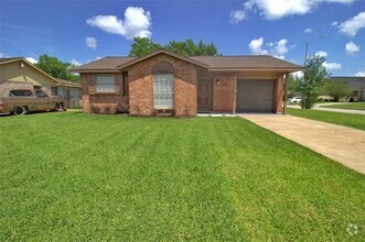 Building Photo - 10915 Roandale Dr