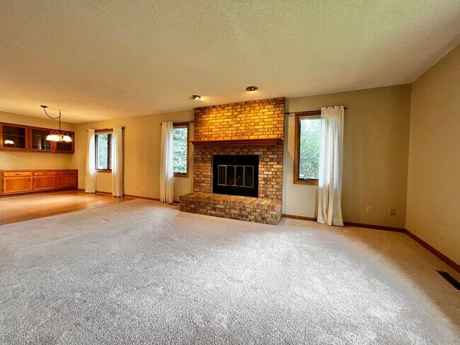 Foto del edificio - Spacious 3 Bed 2.5 Bath House Minutes from...