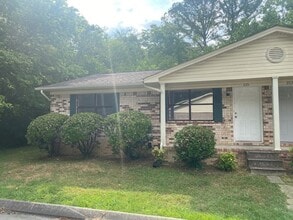 Building Photo - 215 Weeks Dr NE