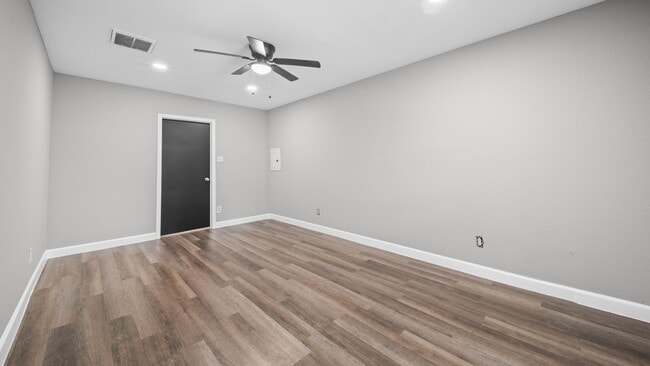 Building Photo - 5242 Greylog Dr