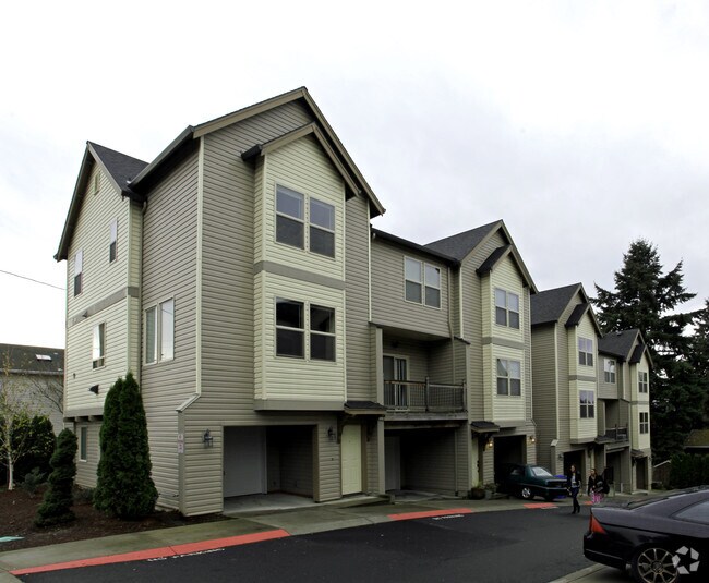 Craftline Townhomes Apartments in Portland, OR