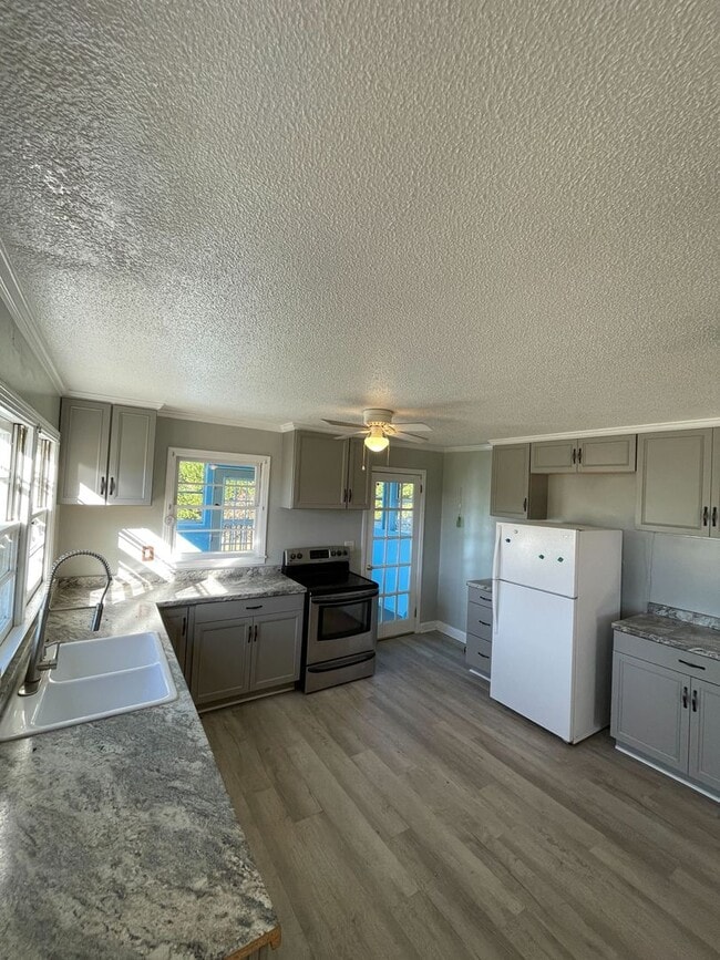 Building Photo - 961 Iron Bridge Rd