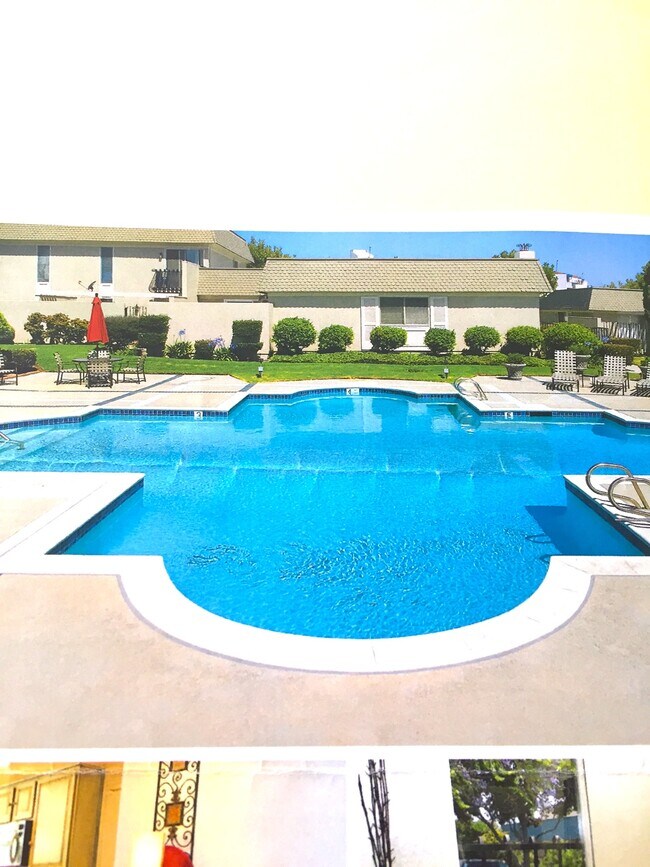 Community pool - 3153 Orleans E