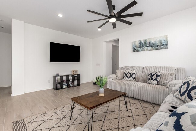 Foto del edificio - Newer Home! Northwest Valley Location!