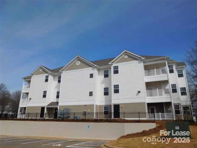 Building Photo - 17905 Delmas Dr