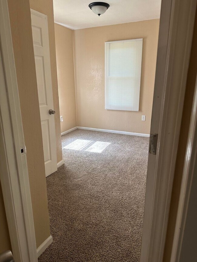 Foto del edificio - Newly Remodeled 2 Bed 1 Bath home!