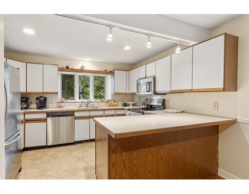 Foto del edificio - 14 Bates Ln