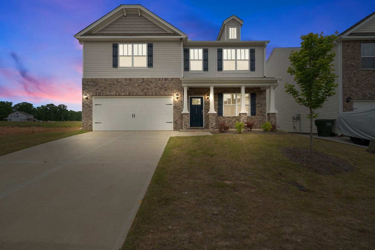 Foto principal - 4 BD, 2.5 BA, 2 Car Garage, Home Office - ...
