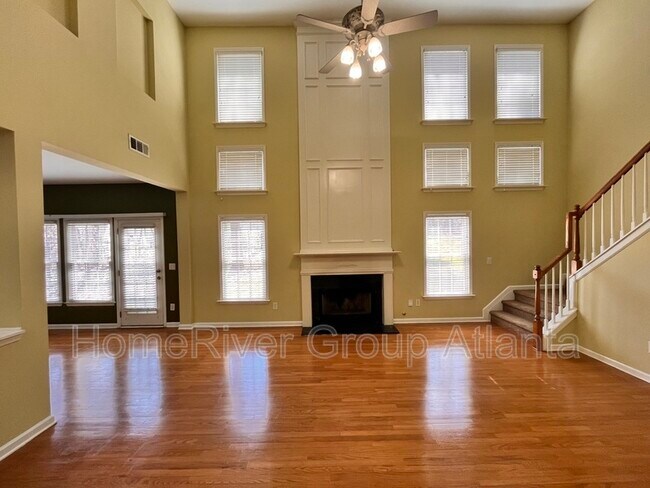 Foto del edificio - 598 Rebecca Ives Dr NW