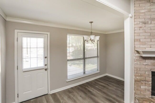 Building Photo - 721 S Highland Dr