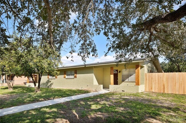 Building Photo - 200 N 41st St