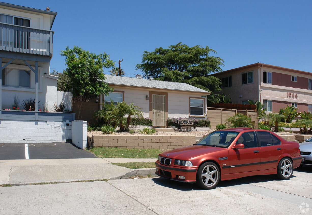 Building Photo - 1036 Sapphire St