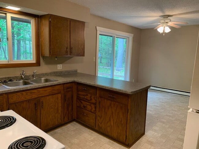 Building Photo - 9770-9772 Old Hwy 70 Duplex