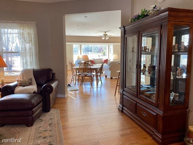 Building Photo - 3 br, 2.5 bath House - 100 River View Drive