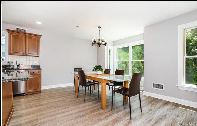 Foto del edificio - 186 Woodside Ave