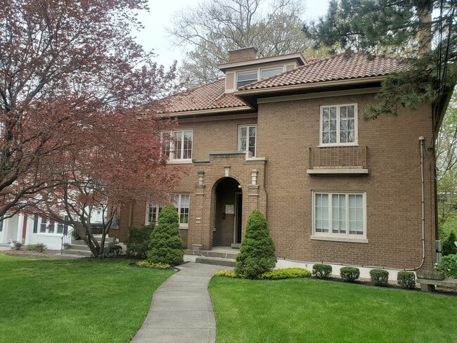 Building Photo - 2217 Madison Rd