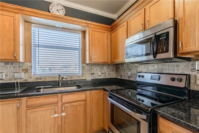 Foto del edificio - Magnificent Country Chase Townhome