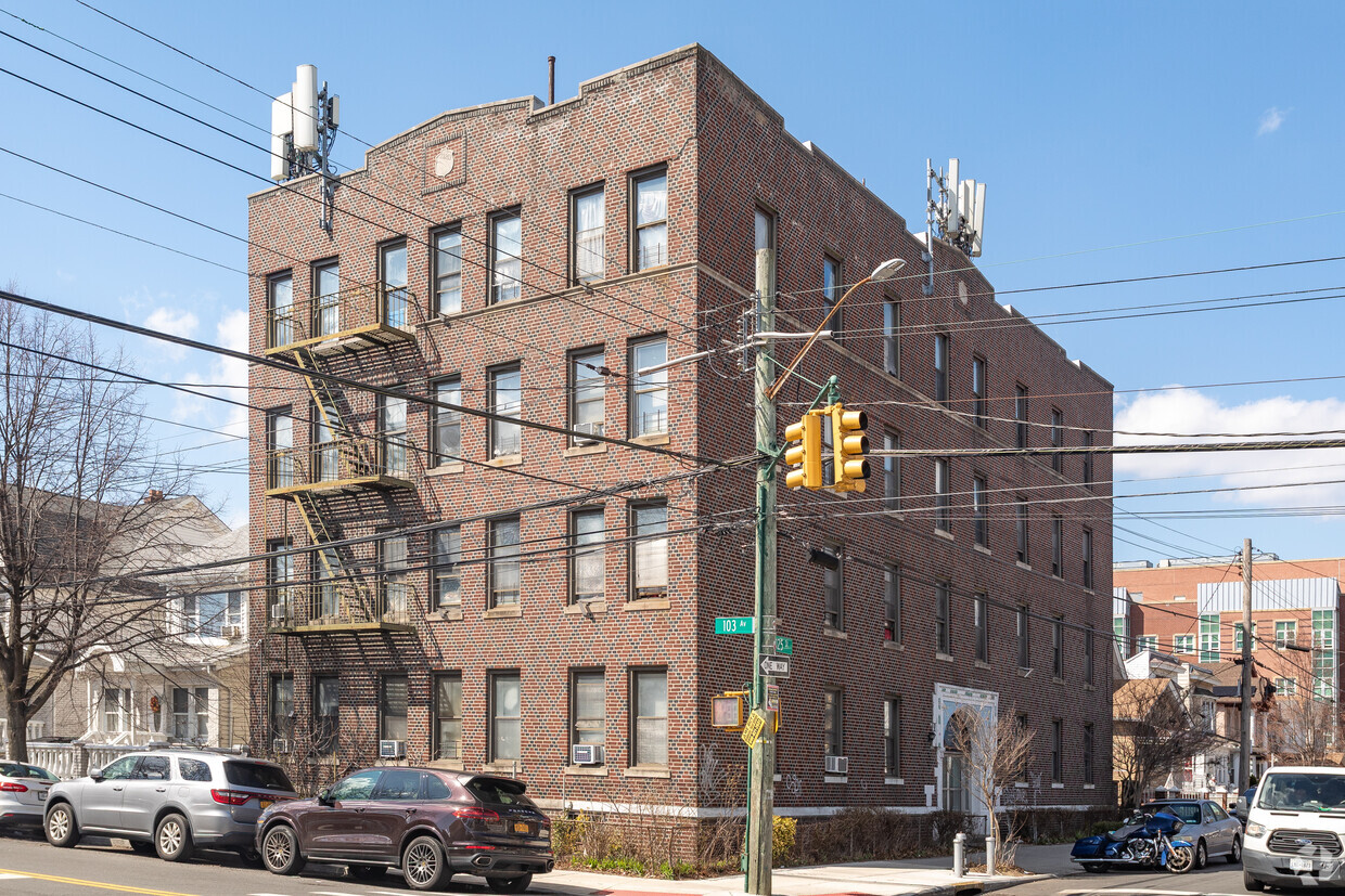 Primary Photo - 10166 125th St