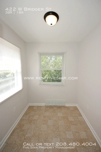 Building Photo - Cute Apartment Available in Downtown Pocat...
