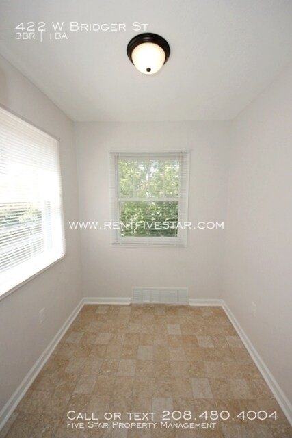 Foto del edificio - Cute Apartment Available in Downtown Pocat...