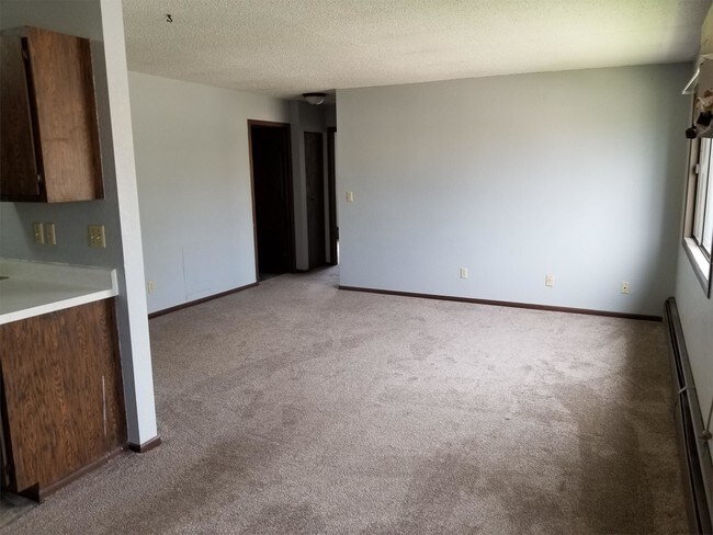 Building Photo - 505 Village Dr