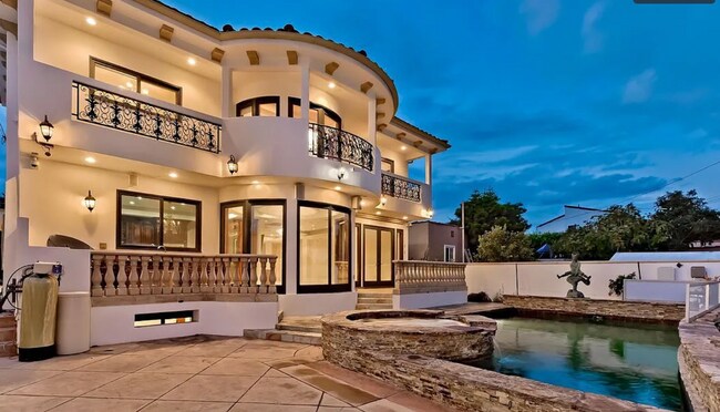 Foto del edificio - 332 S Almont Dr