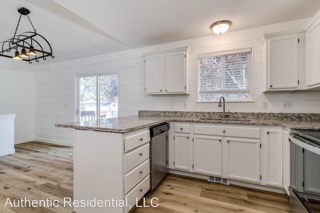 Building Photo - 6 br, 3 bath House - 152 N 700 W