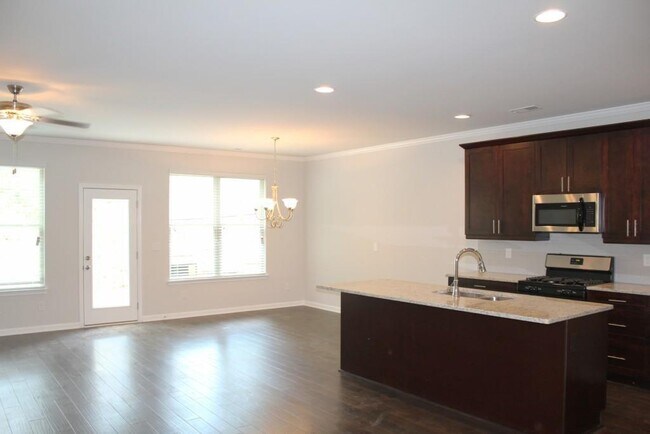 Foto del edificio - 5605 Warmstone Ln