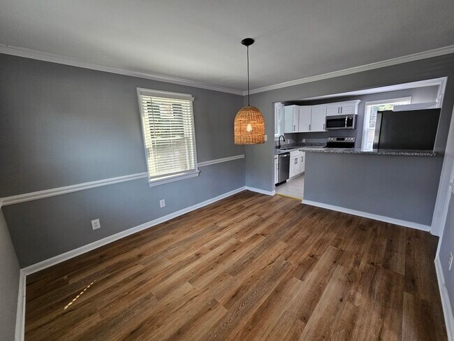 Foto del edificio - 3907 E Chatham Dr