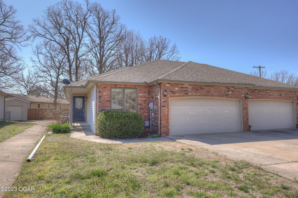 117 W Briarbrook Ln, Carl Junction, MO 64834 Condo for Rent in Carl