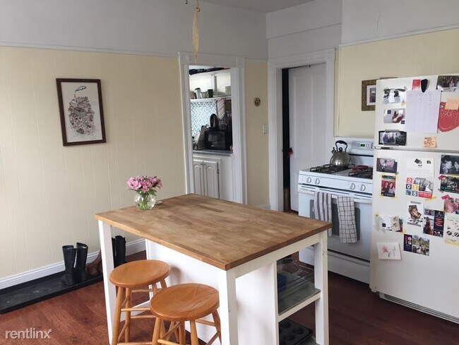 Building Photo - 2 br, 1 bath Condo - 36 Hope St 2 Unit 2