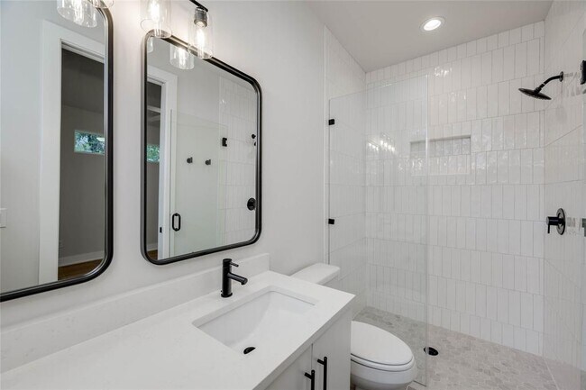 Foto del edificio - 1406 E 2nd St