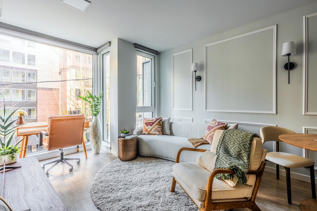 Building Photo - 320 Queen Anne Ave N