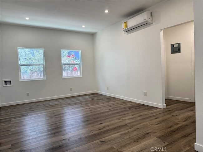 Foto del edificio - 455 W Cowles St