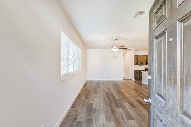 Building Photo - 25109 Pacific Wren Dr