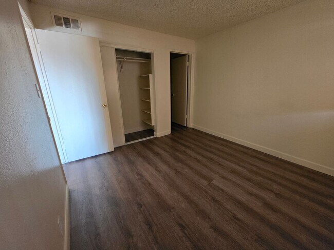 Foto del edificio - 3712 Royal Crest St